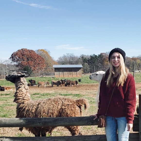 Meet your Posher, Katie - Picture 2 of 3